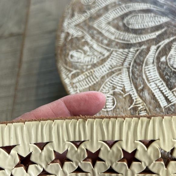 STAR PUNCHED IVORY LEATHER BELT AND SILVER BUCKLE SIZE XL - Picture 7 of 10